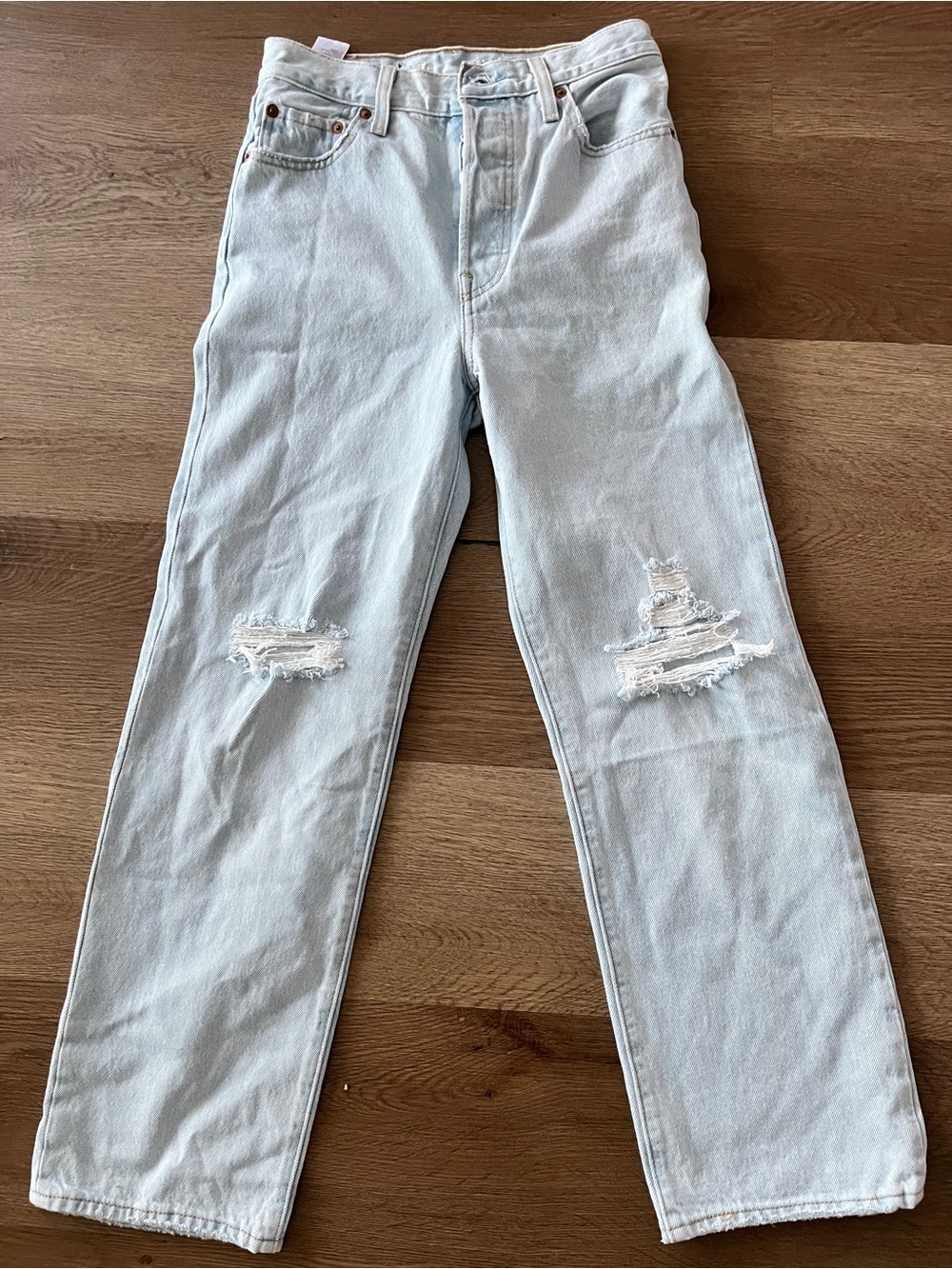 Levi’s- Light Wash Distressed Straight Leg Jeans
